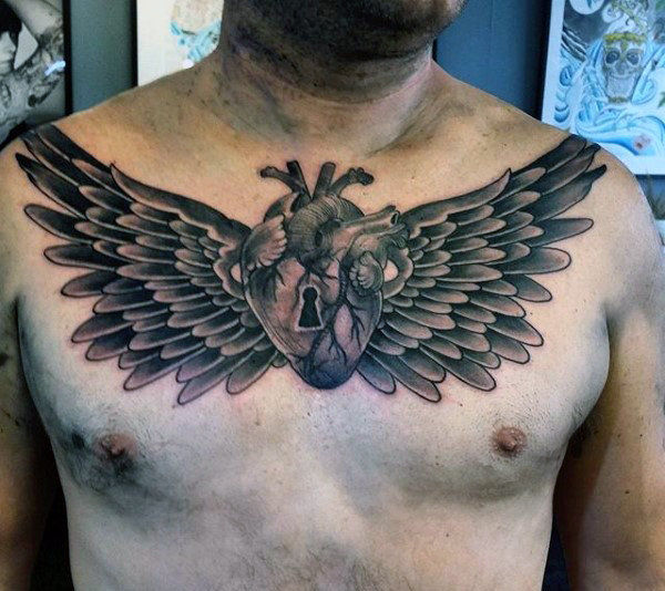 tatuaggio ali sul petto 65